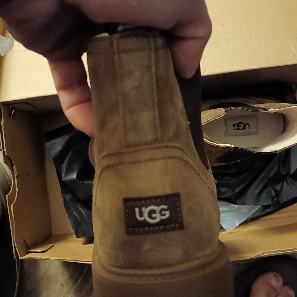 Size 6 ugg boots unisex